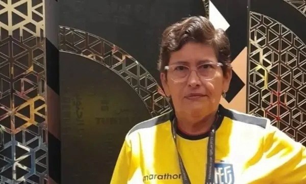 غطاء زجاجة غي ر حياتها مشج عة حضرت 7 نسخ من كأس العالم مجانا