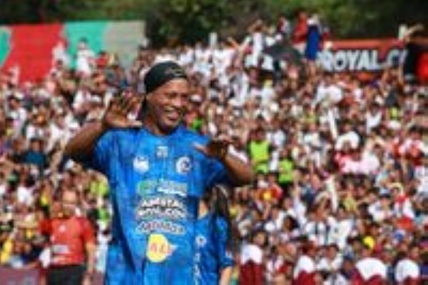 عودة رونالدينيو للملاعب عودة رونالدينيو للملاعب