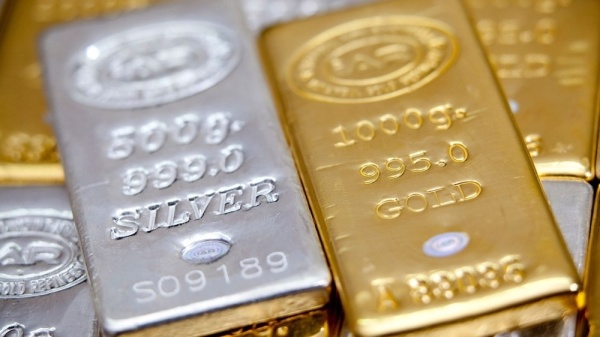 70 من المتداولين يحتفظون بمراكز شراء على الذهب وسط توقعات بتعافي الأسعار