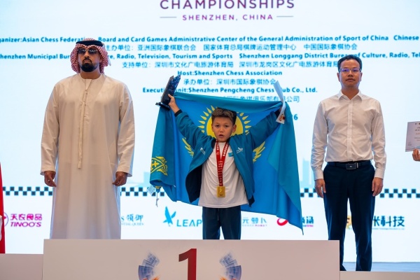 سلطان بن خليفة بن شخبوط يتوج أبطال آسيا للشطرنج