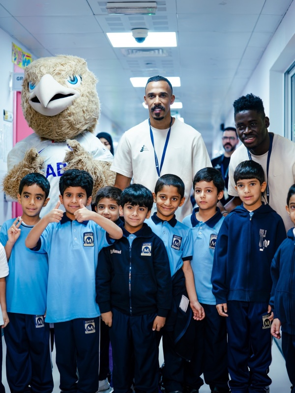 نجوم العين يشاركون الطلبة فرحة العودة إلى المدارس نجوم العين يشاركون الطلبة فرحة العودة إلى المدارس
