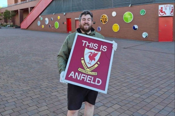 this is anfield قطعة من تاريخ ليفربول للبيع this is anfield قطعة من تاريخ ليفربول للبيع