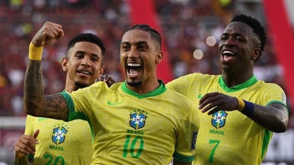 رافينيا يتألق وفينيسيوس يعاني البرازيل تعكس واقع نجوم برشلونة وريال مدريد رافينيا يتألق وفينيسيوس يعاني البرازيل تعكس واقع نجوم برشلونة وريال مدريد