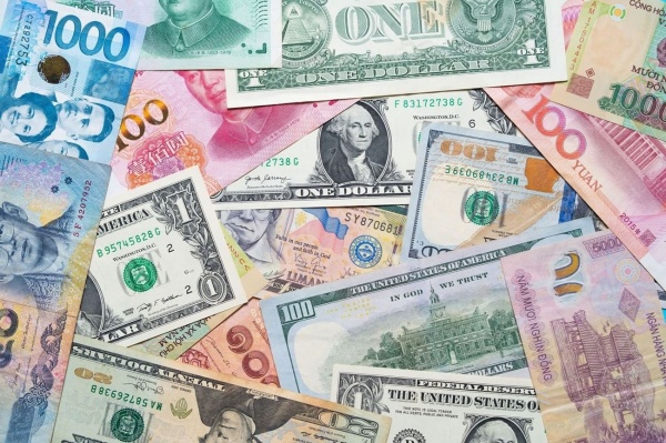 تراجع الدولار عن أعلى مستوياته في 18 شهرا تراجع الدولار عن أعلى مستوياته في 18 شهرا