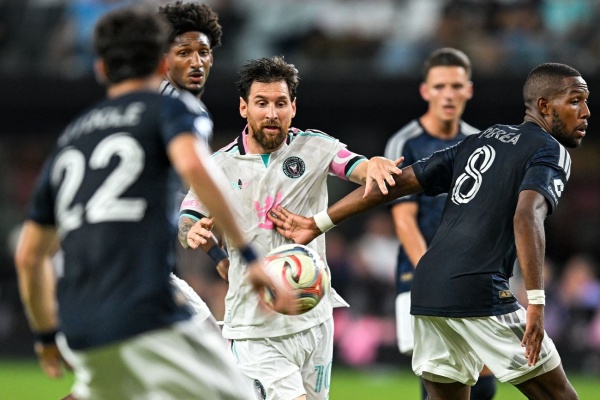 ميسي يقود إنتر ميامي إلى إقصائية الدوري الأميركي