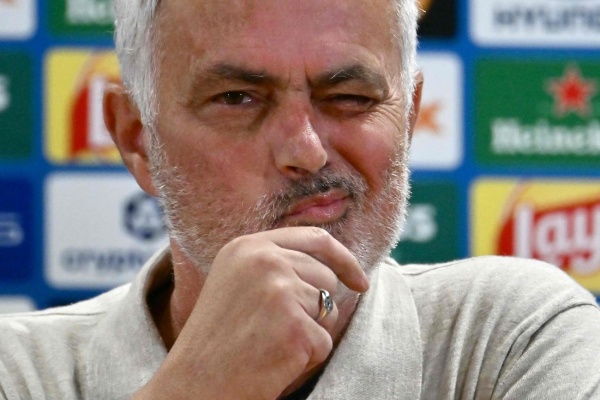 مورينيو يلخص أزمة ريال مدريد قبل مواجهة إشبيلية مورينيو يلخص أزمة ريال مدريد قبل مواجهة إشبيلية