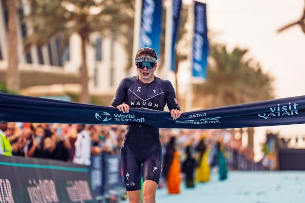 ترايثلون دبي t100 يجمع 19 من أفضل المحترفات في العالم