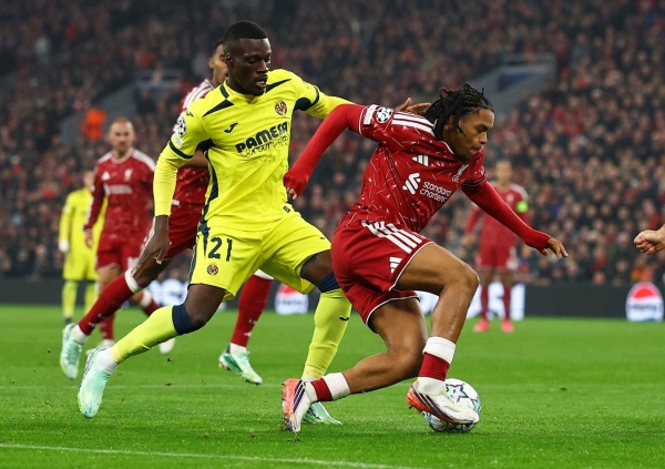 ليفربول يطالب بديل صلاح بتجاهل الضجة الإعلامية ليفربول يطالب بديل صلاح بتجاهل الضجة الإعلامية
