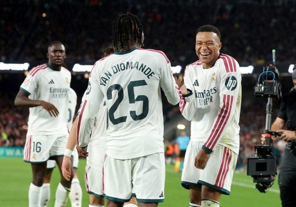 مبابي يقود ريال مدريد للفوز على برشلونة في الكلاسيكو مبابي يقود ريال مدريد للفوز على برشلونة في الكلاسيكو
