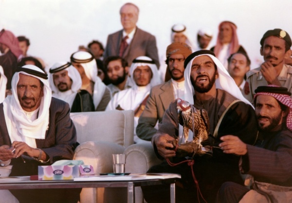 أحمد بن محمد يوجه بإطلاق مباديء وثيقة زايد للصقارة