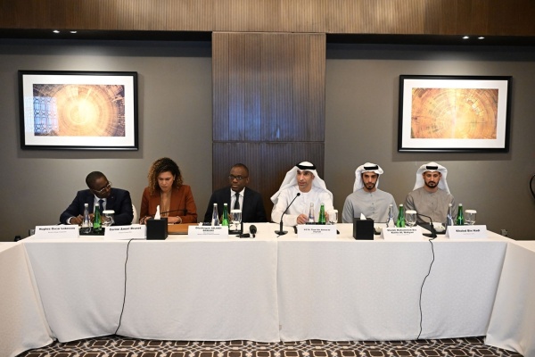 الإمارات وبنين تدفعان شراكتهما الاقتصادية نحو آفاق أوسع وتفتحان فرصا جديدة للتجارة والاستثمار الإمارات وبنين تدفعان شراكتهما الاقتصادية نحو آفاق أوسع وتفتحان فرصا جديدة للتجارة والاستثمار