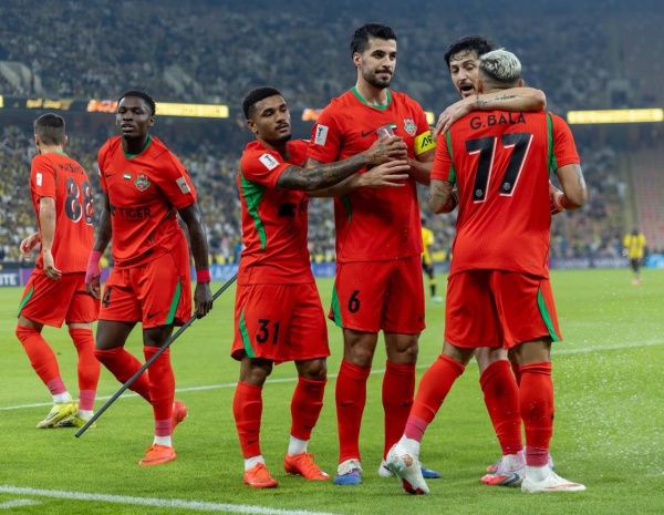 شباب الأهلي يضرب الاتحاد بثنائية سردار شباب الأهلي يضرب الاتحاد بثنائية سردار