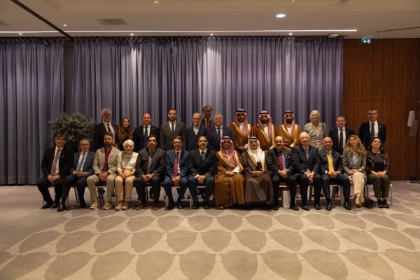الاتحاد الدولي لسباقات الخيل العربي يشيد بدعم منصور بن زايد