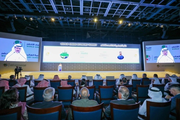 القمة العالمية للاقتصاد الأخضر تكرس ريادة الإمارات في تحويل العمل المناخي لقطاع استثماري واعد القمة العالمية للاقتصاد الأخضر تكرس ريادة الإمارات في تحويل العمل المناخي لقطاع استثماري واعد