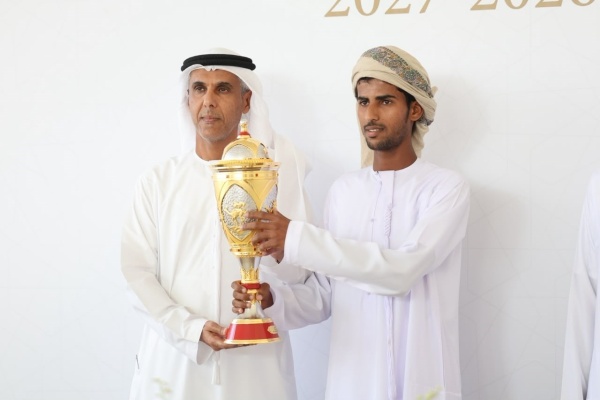 مهرجان الظفرة للهجن مليحة تحلق بكأس الحقايق الأبكار و مرعوش يخطف بندقية الجعدان مهرجان الظفرة للهجن مليحة تحلق بكأس الحقايق الأبكار و مرعوش يخطف بندقية الجعدان