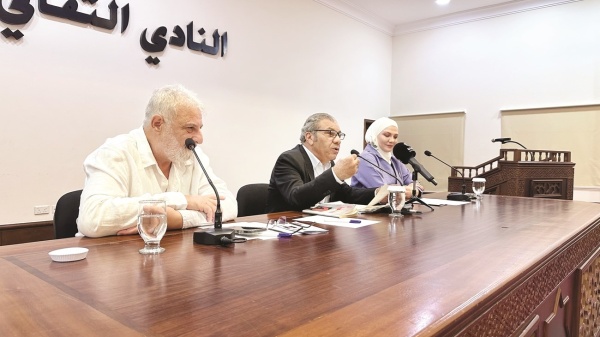 يوسف أبو لوز للشعر حواس أخرى ومرآة للذاكرة