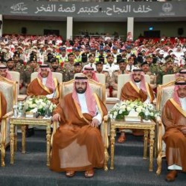 أمير جازان ي كر م المشاركين من المنطقة في أعمال الحج أمير جازان ي كر م المشاركين من المنطقة في أعمال الحج