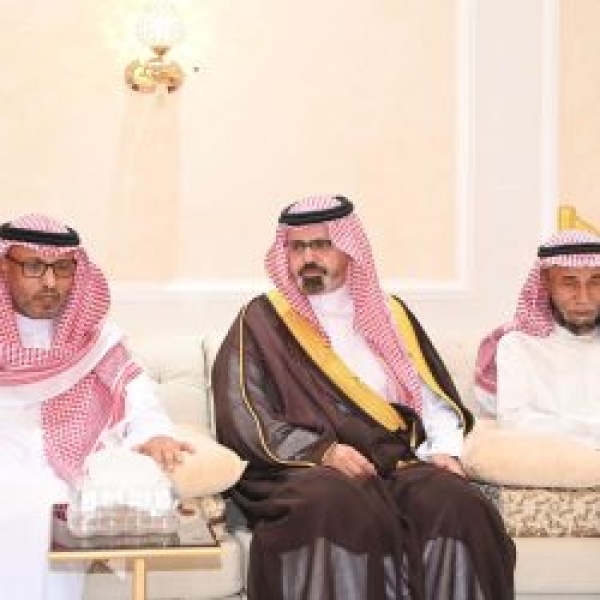 نائب أمير منطقة جازان يقد م واجب العزاء للنعمي في وفاة والده نائب أمير منطقة جازان يقد م واجب العزاء للنعمي في وفاة والده