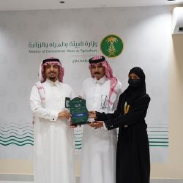 مدير عام زراعة جازان يستقبل ويكر م الموهوبة آلاء الياجزي الحاصلة على ذهبية جايتكس 2026 مدير عام زراعة جازان يستقبل ويكر م الموهوبة آلاء الياجزي الحاصلة على ذهبية جايتكس 2026