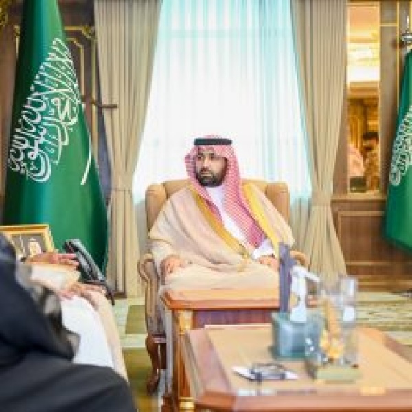 أمير منطقة جازان يستقبل نادي الصواري بمناسبة تحقيقه الميداليات الذهبية في بطولة الريشة الطائرة أمير منطقة جازان يستقبل نادي الصواري بمناسبة تحقيقه الميداليات الذهبية في بطولة الريشة الطائرة