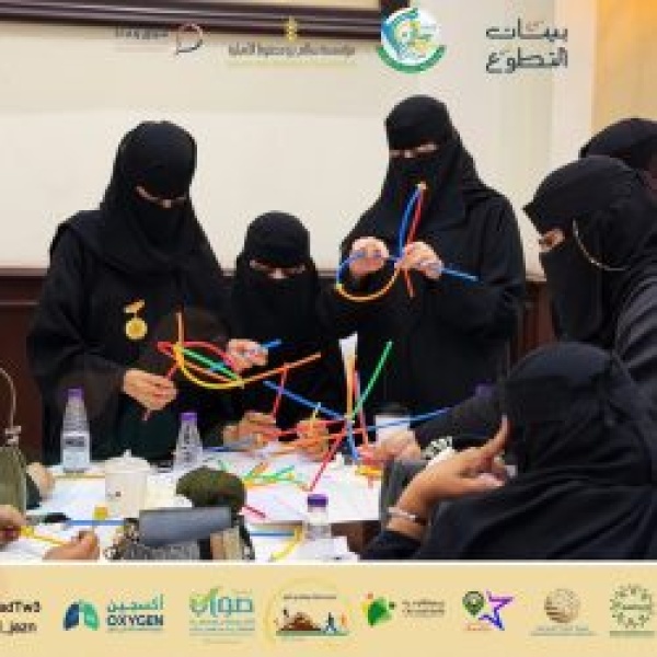 رواد تؤه ل أكثر من 100 متطوع ومتطوعة بجازان في أساسيات العمل التطوعي