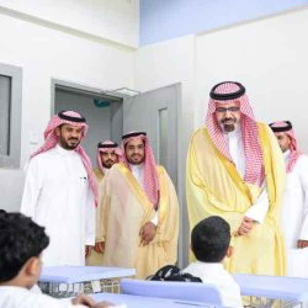 نائب أمير منطقة جازان يشهد عودة طلبة التعليم العام إلى مقاعد الدراسة نائب أمير منطقة جازان يشهد عودة طلبة التعليم العام إلى مقاعد الدراسة