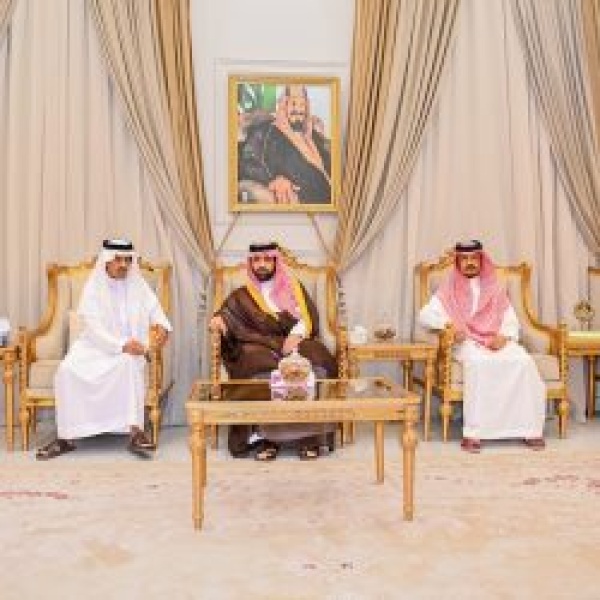 أمير منطقة جازان يقد م واجب العزاء لشيخ قبيلة المقارية والحفاظية في وفاة شقيقته أمير منطقة جازان يقد م واجب العزاء لشيخ قبيلة المقارية والحفاظية في وفاة شقيقته