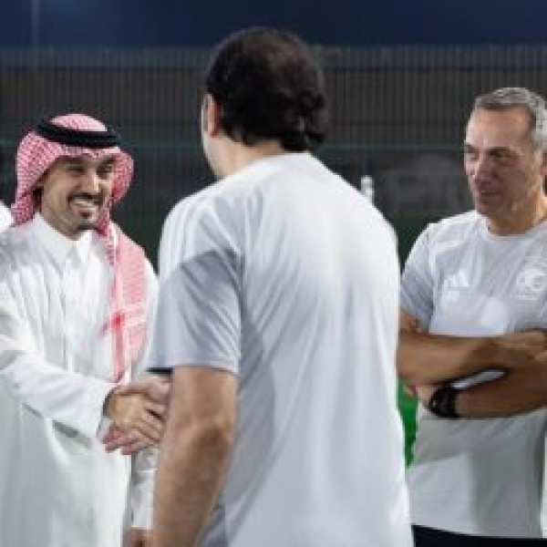 وزير الرياضة يحف ز صقور الأخضر قبل افتتاح خليجي 27 أمام الكويت وزير الرياضة يحف ز صقور الأخضر قبل افتتاح خليجي 27 أمام الكويت