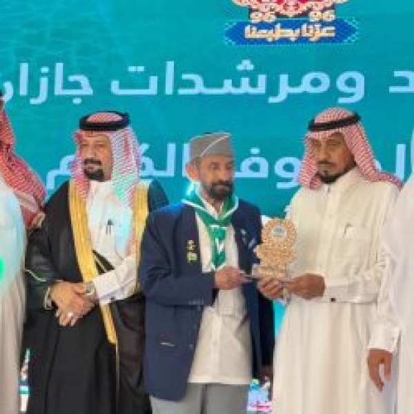 في ليلة استثنائية امتزجت فيها الأصالة بالولاء رواد ومرشدات كشافة جازان يحتفون باليوم الوطني