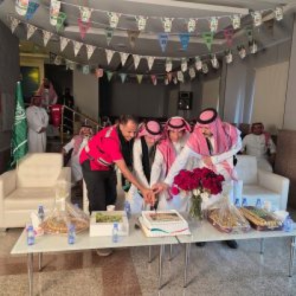 منسوبو الهلال الأحمر بجازان يحتفون باليوم الوطني السعودي منسوبو الهلال الأحمر بجازان يحتفون باليوم الوطني السعودي