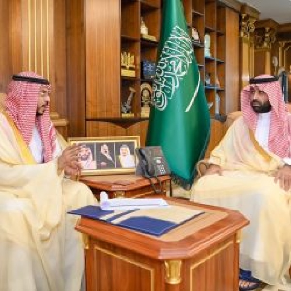أمير جازان يستقبل المدير العام لفرع وزارة الموارد البشرية والتنمية الاجتماعية أمير جازان يستقبل المدير العام لفرع وزارة الموارد البشرية والتنمية الاجتماعية