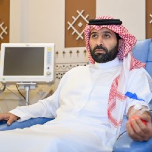 أمير منطقة جازان ي شارك في الحملة الوطنية السنوية للتبرع بالدم التي أطلقها سمو ولي العهد