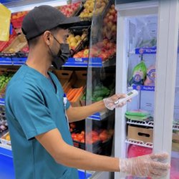 بلدية صامطة تكث ف جولاتها الرقابية على المنشآت الغذائية لتعزيز سلامة المستهلكين بلدية صامطة تكث ف جولاتها الرقابية على المنشآت الغذائية لتعزيز سلامة المستهلكين