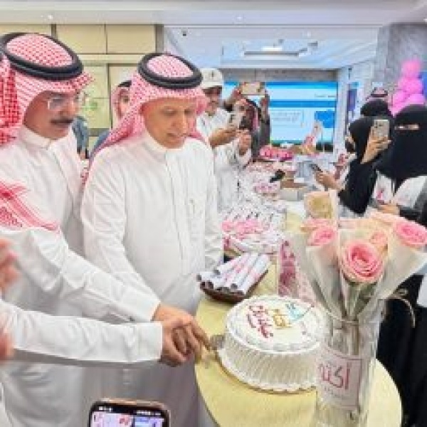 مستشفى الملك فهد المركزي بجازان يفتتح عيادة روح الأسبوعية للكشف المبكر عن سرطان الثدي مستشفى الملك فهد المركزي بجازان يفتتح عيادة روح الأسبوعية للكشف المبكر عن سرطان الثدي