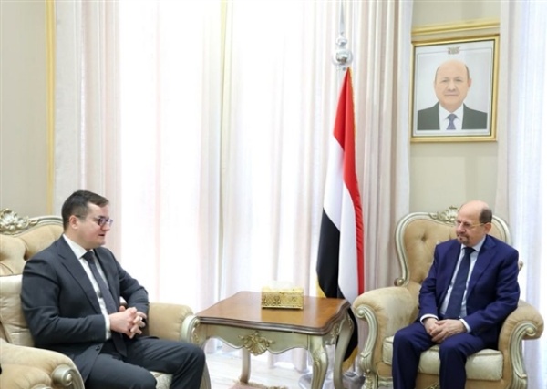 رئيس الوزراء يلتقي السفير الروسي ويرحب باستئناف عمل السفارة من عدن رئيس الوزراء يلتقي السفير الروسي ويرحب باستئناف عمل السفارة من عدن