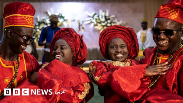 حدث نادر توأمان يتزوجان توأمتين في حفل زفاف مفعم بالفرح في نيجيريا حدث نادر توأمان يتزوجان توأمتين في حفل زفاف مفعم بالفرح في نيجيريا