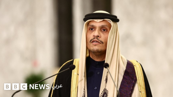 رئيس وزراء قطر يزور طهران لمواصلة جهود الوساطة وإيران تتهم الولايات المتحدة بـ عرقلة اتفاق مع ع مان لـ تقاسم إيرادات هرمز
