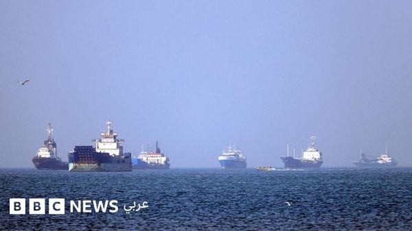 الأمم المتحدة تعلق إجلاء البحارة بعد هجوم في مضيق هرمز وسط تباين المواقف حول الاتفاق الأمريكي الإيراني