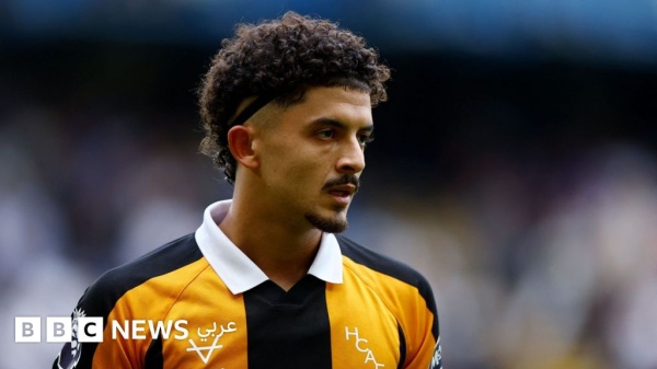 الجزائري محمد بلومي ابن الأسطورة الذي يشق طريقه في الدوري الإنجليزي الجزائري محمد بلومي ابن الأسطورة الذي يشق طريقه في الدوري الإنجليزي