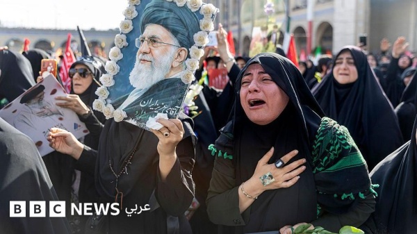 المرشد الأعلى الإيراني يغيب عن جنازة والده بحضور كبار المسؤولين المرشد الأعلى الإيراني يغيب عن جنازة والده بحضور كبار المسؤولين