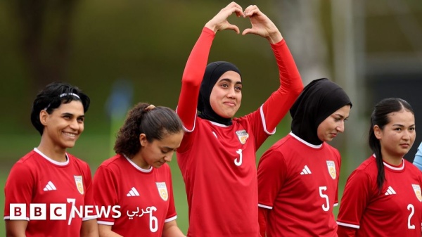 منتخب أفغانستان النسوي يجتمع من جديد على ب عد 8 آلاف ميل بعد حظر كرة القدم في البلاد منتخب أفغانستان النسوي يجتمع من جديد على ب عد 8 آلاف ميل بعد حظر كرة القدم في البلاد