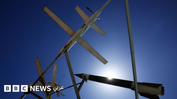 صواريخ أنصار الله تستهدف مطار عدن الدولي وسط تصاعد القتال في اليمن صواريخ أنصار الله تستهدف مطار عدن الدولي وسط تصاعد القتال في اليمن