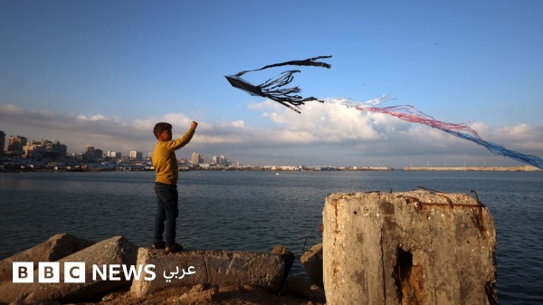 الطائرات الورقية في غزة إسرائيل تحذ ر وحماس تقول إن ها ألعاب للأطفال الطائرات الورقية في غزة إسرائيل تحذ ر وحماس تقول إن ها ألعاب للأطفال