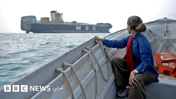 بي بي سي ترصد سفنا محتجزة وصيادي أسماك قرش في مضيق هرمز مع عودة هدوء حذر