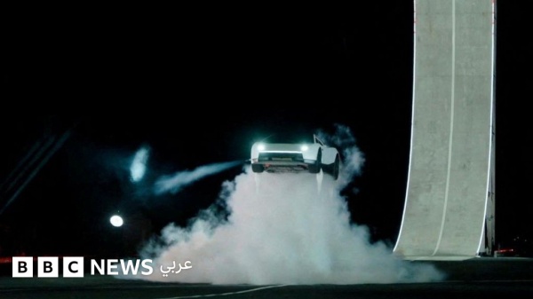 سيارة تسلا الطائرة رودستر تثير نقاشا واسعا عبر وسائل التواصل الاجتماعي سيارة تسلا الطائرة رودستر تثير نقاشا واسعا عبر وسائل التواصل الاجتماعي