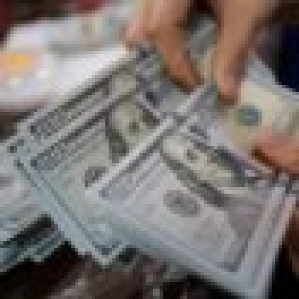 تراجع جديد للجنيه السوداني والسلطات تطبق زيادة جديدة على الدولار الجمركي تراجع جديد للجنيه السوداني والسلطات تطبق زيادة جديدة على الدولار الجمركي