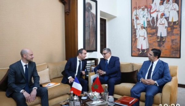 أخنوش يجري مباحثات مع الوزير الأول الفرنسي على هامش الاجتماع رفيع المستوى المغربي الفرنسي أخنوش يجري مباحثات مع الوزير الأول الفرنسي على هامش الاجتماع رفيع المستوى المغربي الفرنسي