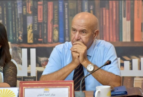 كل ما أتمناه من الله أن يرزقني في قبري خزانة كبيرة من الكتب الفقيه التطواني يستحضر وصية والده وشغفه بالقراءة كل ما أتمناه من الله أن يرزقني في قبري خزانة كبيرة من الكتب الفقيه التطواني يستحضر وصية والده وشغفه بالقراءة