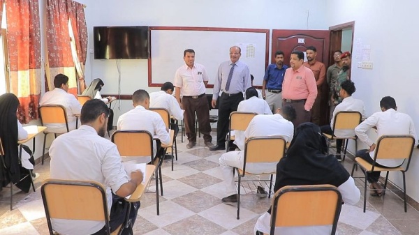 الوكيل التميمي يدشن الامتحانات النهائية بمعهد العلوم الصحية في سيئون