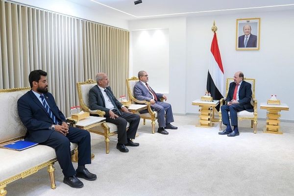رئيس الوزراء وزير الخارجية يطلع على سير العملية التعليمية والأكاديمية بجامعة حضرموت رئيس الوزراء وزير الخارجية يطلع على سير العملية التعليمية والأكاديمية بجامعة حضرموت